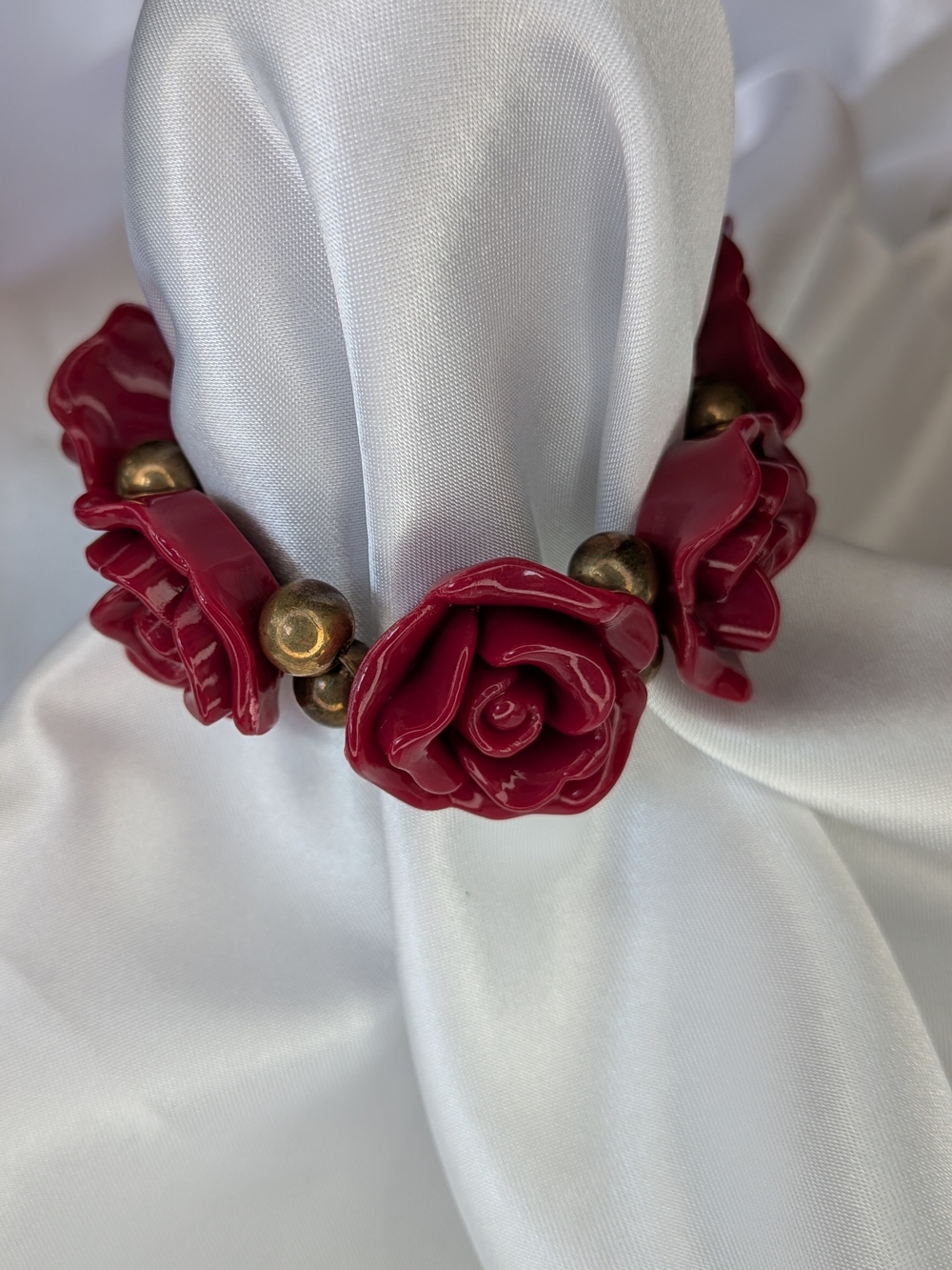 Vintage Carved Molded Resin Red Rose Stretch Bracelet Brass Tone Beads Burgundy